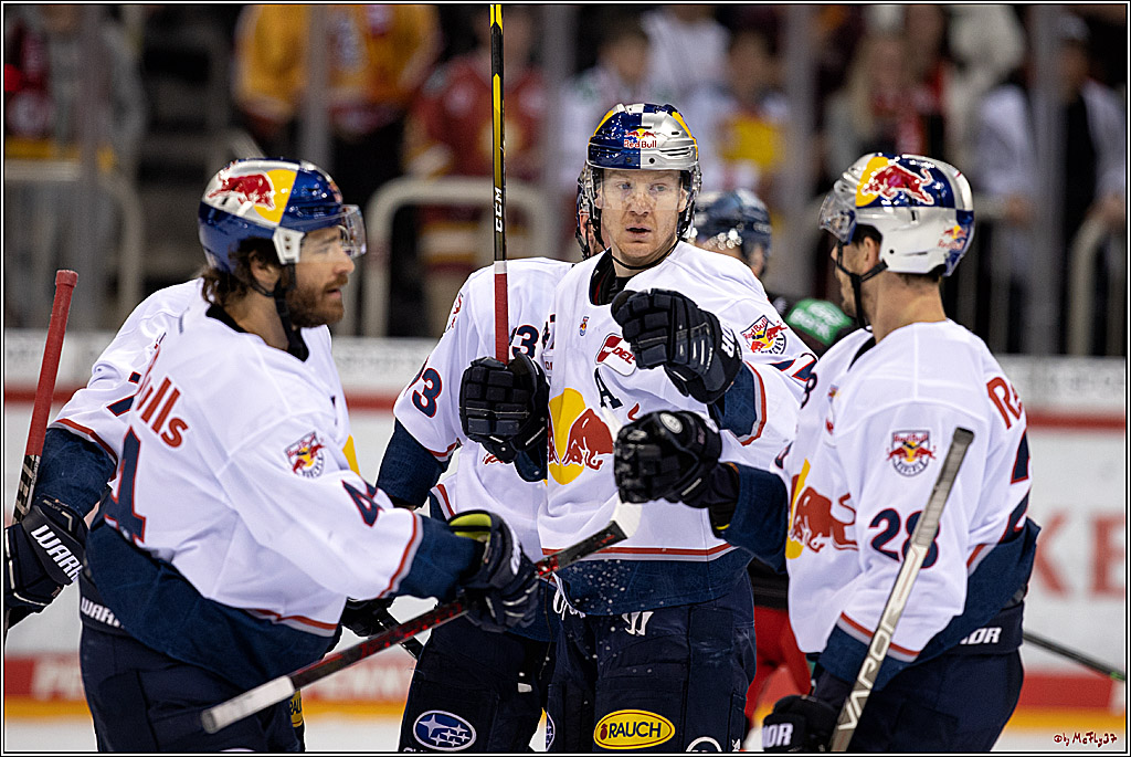 PENNY DEL Viertelfinale 4. Spiel; Duesseldorfer EG - Red Bull Muenchen; Duesseldorf, 16.04.2022